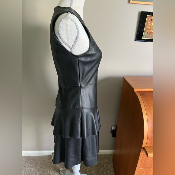 Beautiful faux leather mini, worn once, xsmall, size 2 - Picture 6 of 7